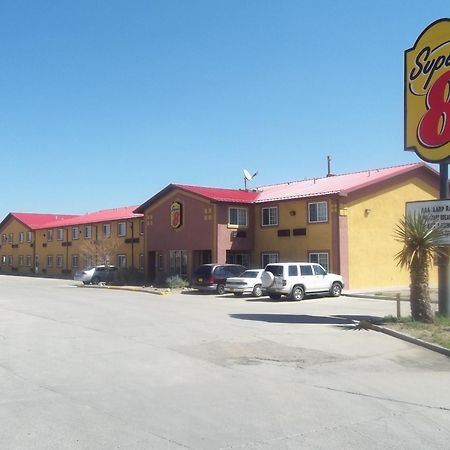 Super 8 By Wyndham Moriarty Motel Bagian luar foto
