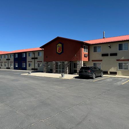 Super 8 By Wyndham Moriarty Motel Bagian luar foto