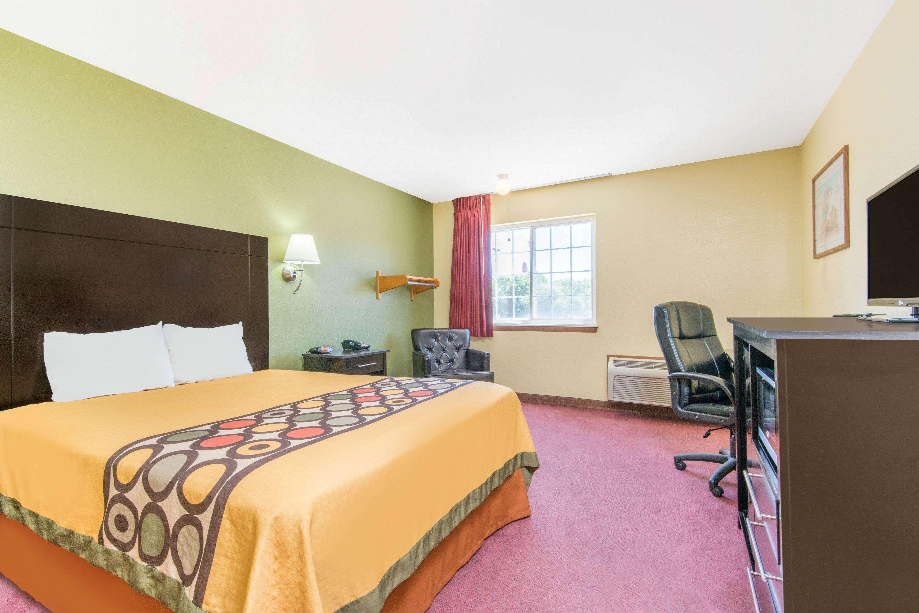 Super 8 By Wyndham Moriarty Motel Bagian luar foto